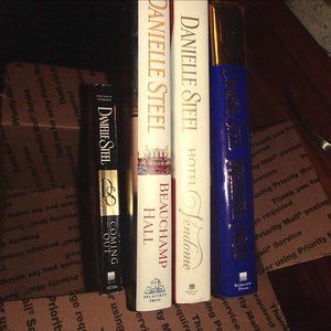 DANIELLE STEEL BOOKS 4 BOOKS